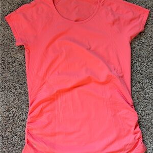 Athleta Momentum Seamless Tee Neon Coral Short Sleeve Scoop-Neck Tee